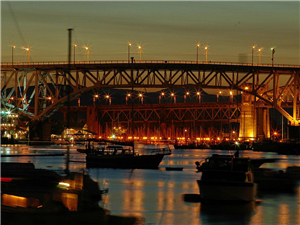 实盘配资平台月息多少？—— 一份关于成本与风险的深度解析